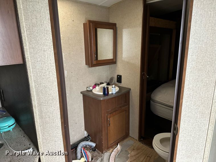 image for item LR9595 2013 Heartland Sundance M-322RES  camper