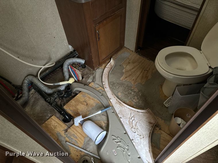 image for item LR9595 2013 Heartland Sundance M-322RES  camper