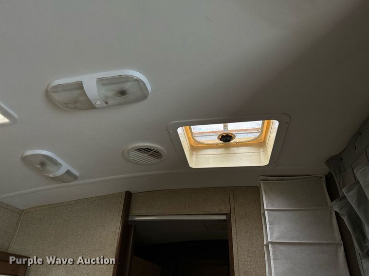 image for item LR9595 2013 Heartland Sundance M-322RES  camper