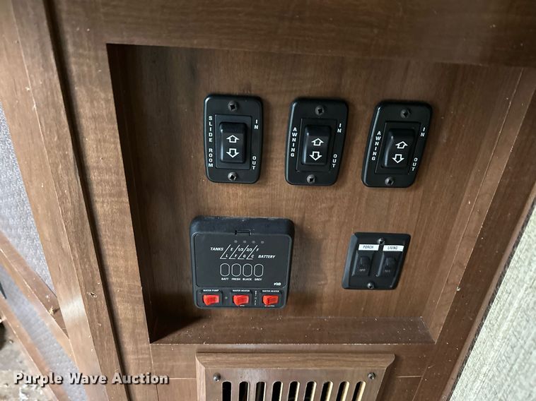 image for item LR9595 2013 Heartland Sundance M-322RES  camper