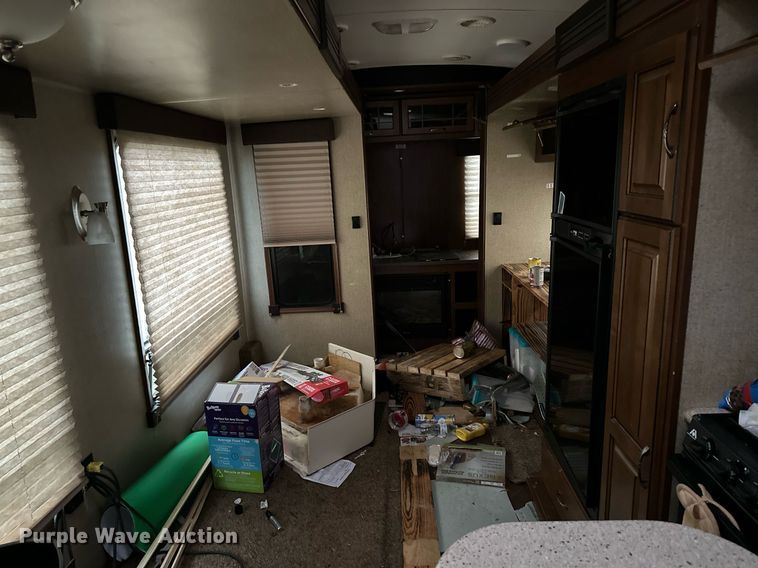 image for item LR9595 2013 Heartland Sundance M-322RES  camper