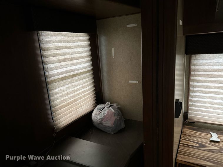 image for item LR9595 2013 Heartland Sundance M-322RES  camper