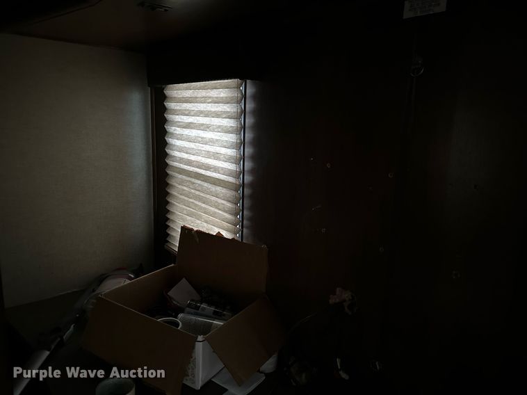 image for item LR9595 2013 Heartland Sundance M-322RES  camper