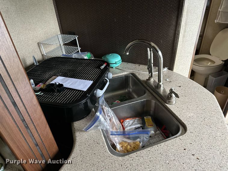 image for item LR9595 2013 Heartland Sundance M-322RES  camper