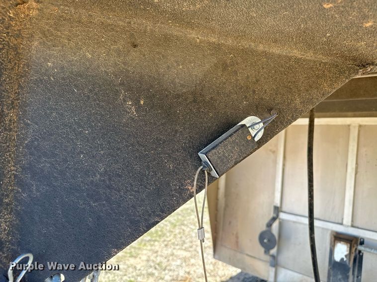 image for item LR9611 2014 Titan  livestock trailer