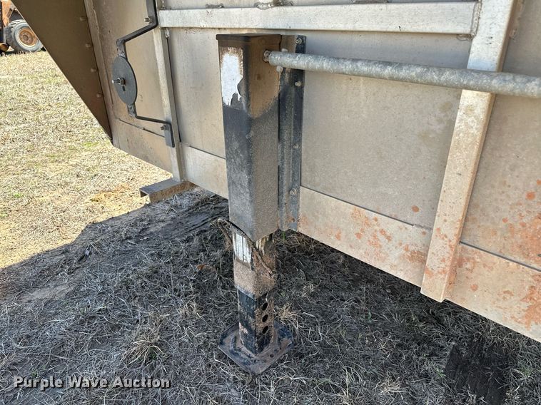 image for item LR9611 2014 Titan  livestock trailer