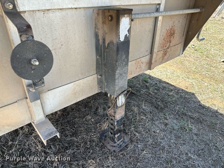 image for item LR9611 2014 Titan  livestock trailer