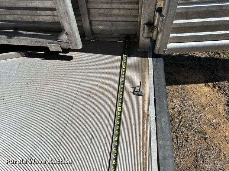 image for item LR9611 2014 Titan  livestock trailer