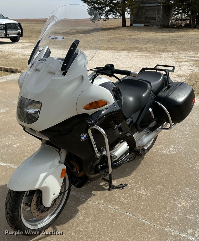 image for item LT9233 1999 BMW R1100RT  motorcycle