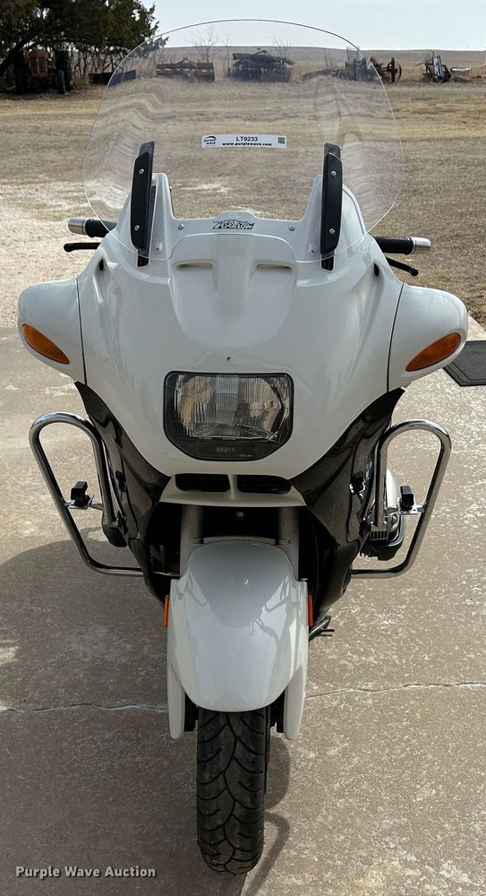 image for item LT9233 1999 BMW R1100RT  motorcycle