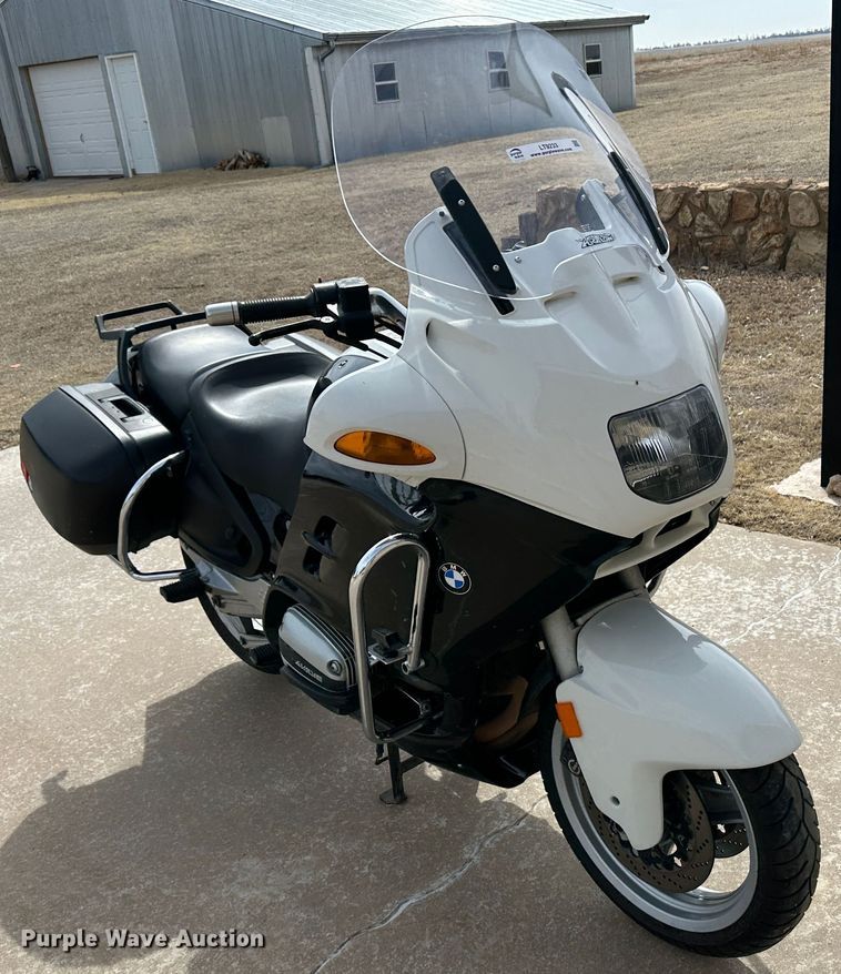 image for item LT9233 1999 BMW R1100RT  motorcycle