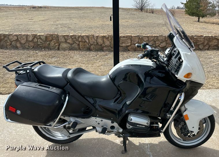 image for item LT9233 1999 BMW R1100RT  motorcycle