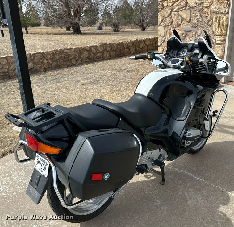 image for item LT9233 1999 BMW R1100RT  motorcycle