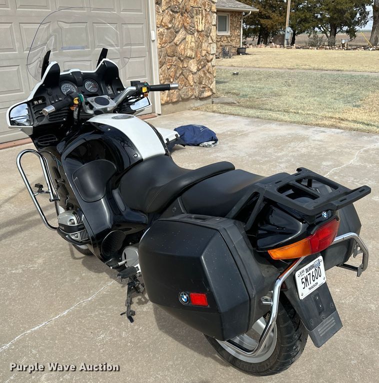 image for item LT9233 1999 BMW R1100RT  motorcycle