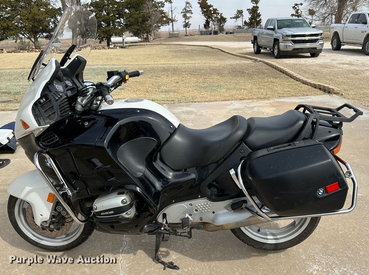 image for item LT9233 1999 BMW R1100RT  motorcycle