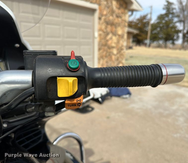 image for item LT9233 1999 BMW R1100RT  motorcycle