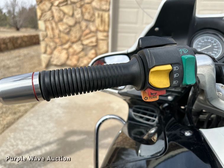 image for item LT9233 1999 BMW R1100RT  motorcycle