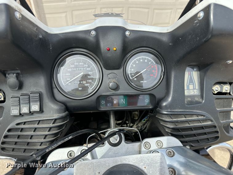 image for item LT9233 1999 BMW R1100RT  motorcycle