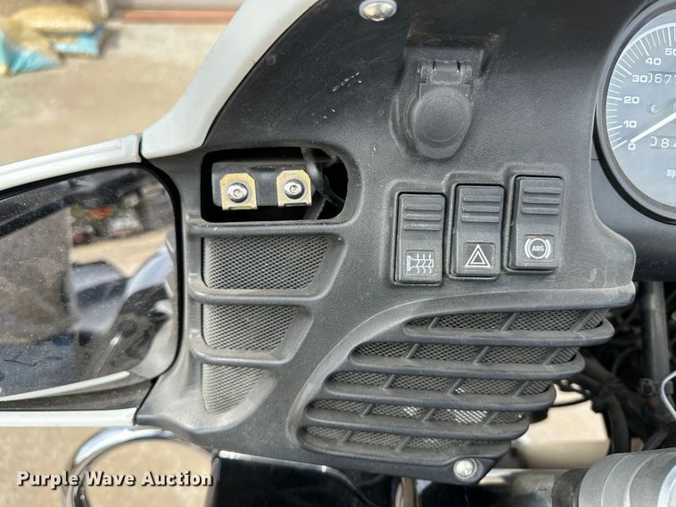 image for item LT9233 1999 BMW R1100RT  motorcycle