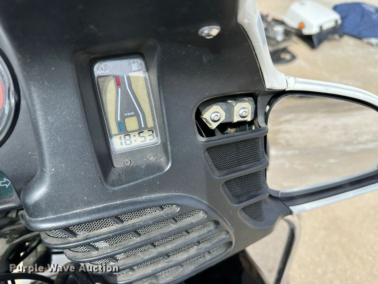 image for item LT9233 1999 BMW R1100RT  motorcycle