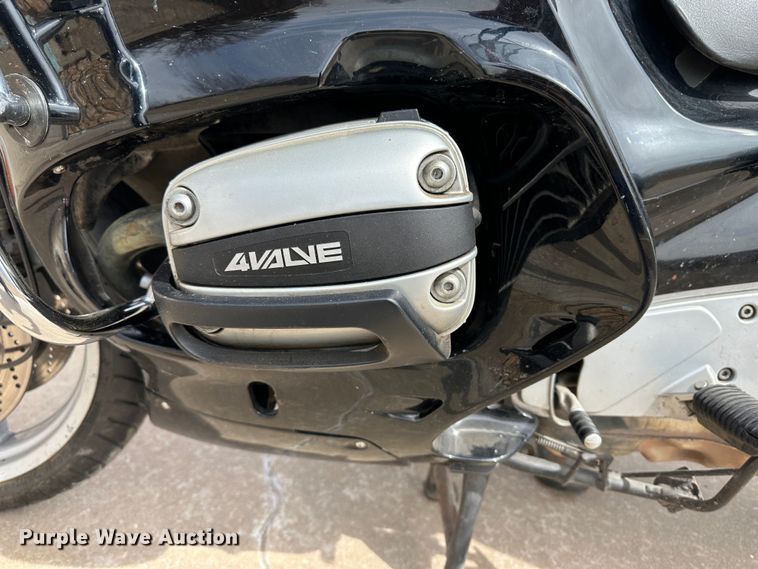 image for item LT9233 1999 BMW R1100RT  motorcycle