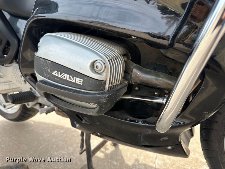 image for item LT9233 1999 BMW R1100RT  motorcycle