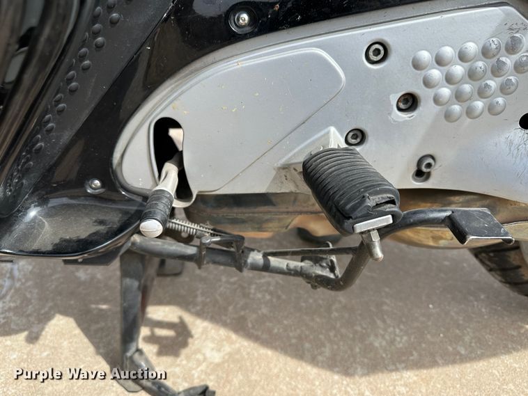 image for item LT9233 1999 BMW R1100RT  motorcycle