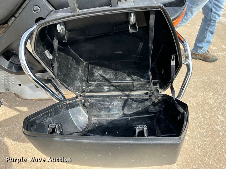 image for item LT9233 1999 BMW R1100RT  motorcycle