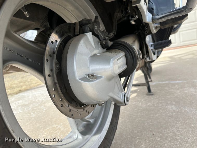 image for item LT9233 1999 BMW R1100RT  motorcycle