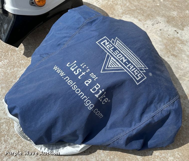 image for item LT9233 1999 BMW R1100RT  motorcycle