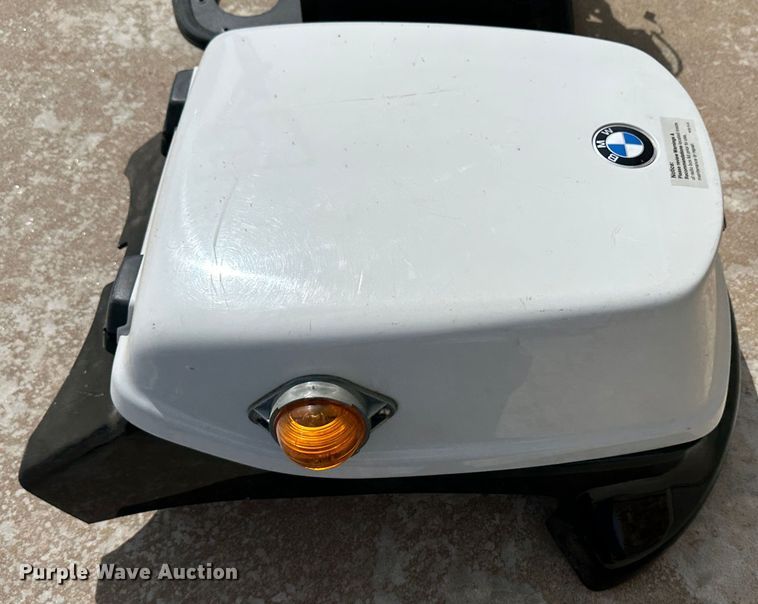 image for item LT9233 1999 BMW R1100RT  motorcycle