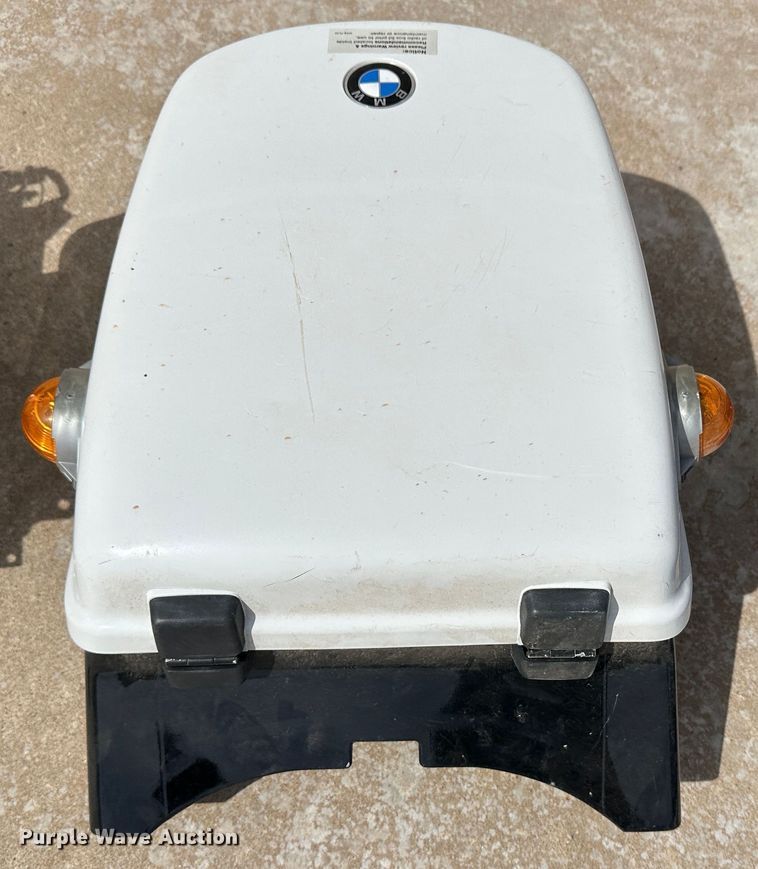 image for item LT9233 1999 BMW R1100RT  motorcycle