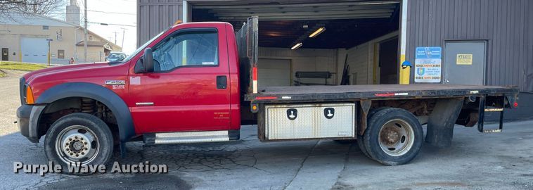 image for item MB9029 2006 Ford F450 Super Duty XL  flatbed truck