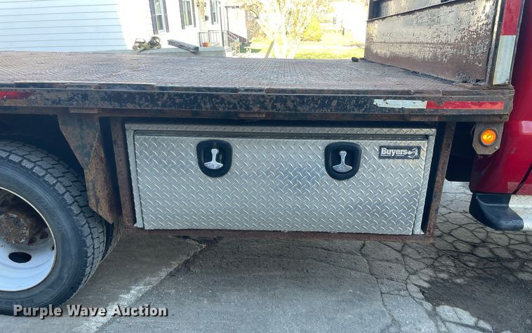 image for item MB9029 2006 Ford F450 Super Duty XL  flatbed truck