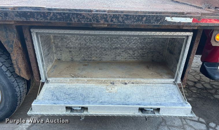 image for item MB9029 2006 Ford F450 Super Duty XL  flatbed truck