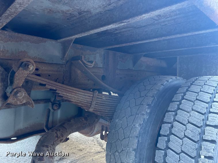 image for item MB9029 2006 Ford F450 Super Duty XL  flatbed truck