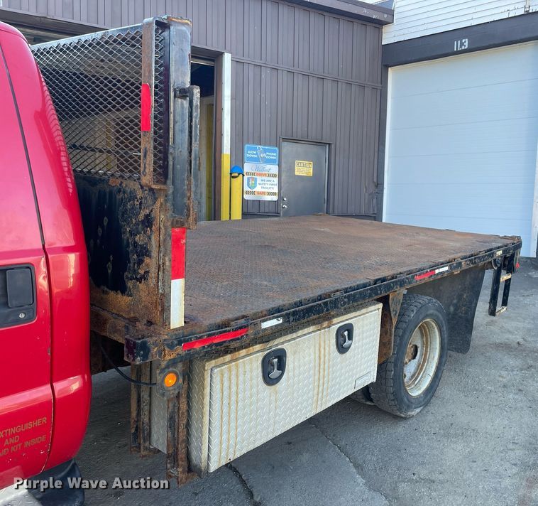 image for item MB9029 2006 Ford F450 Super Duty XL  flatbed truck