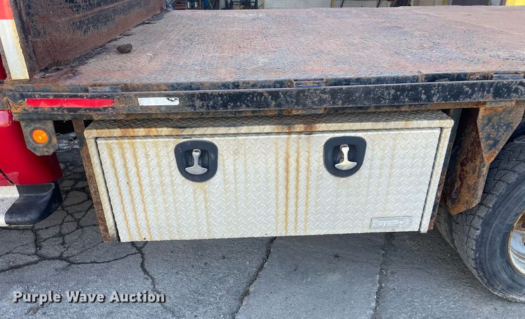 image for item MB9029 2006 Ford F450 Super Duty XL  flatbed truck