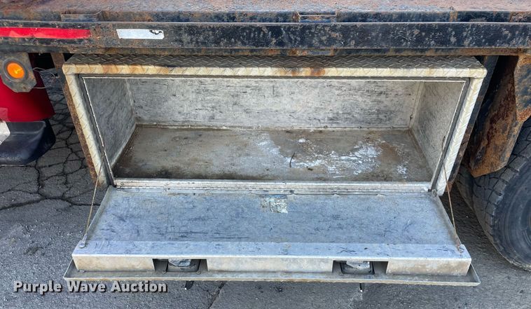 image for item MB9029 2006 Ford F450 Super Duty XL  flatbed truck