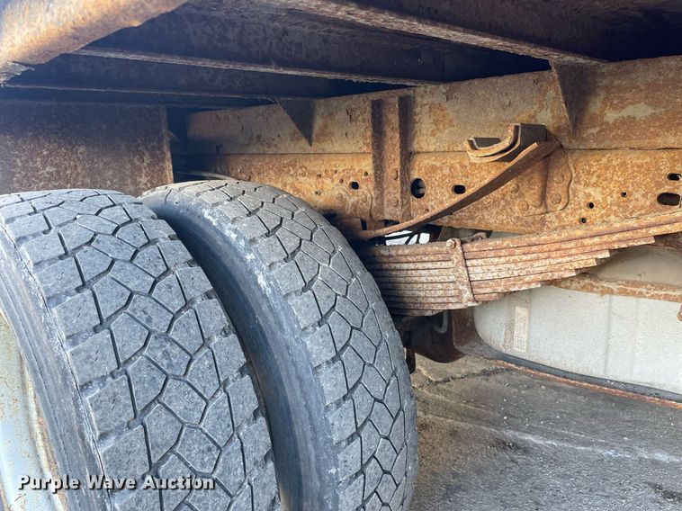 image for item MB9029 2006 Ford F450 Super Duty XL  flatbed truck