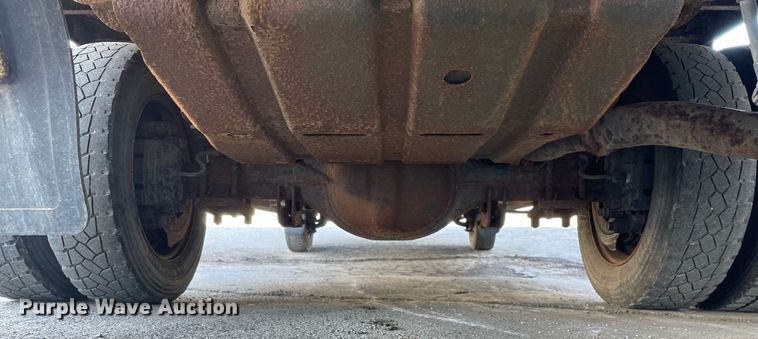 image for item MB9029 2006 Ford F450 Super Duty XL  flatbed truck