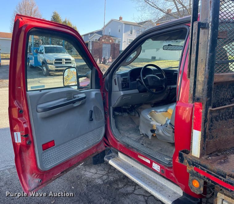 image for item MB9029 2006 Ford F450 Super Duty XL  flatbed truck