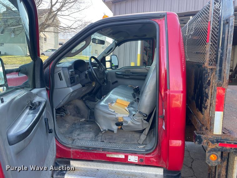 image for item MB9029 2006 Ford F450 Super Duty XL  flatbed truck