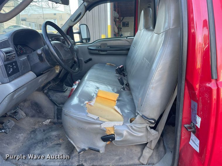 image for item MB9029 2006 Ford F450 Super Duty XL  flatbed truck