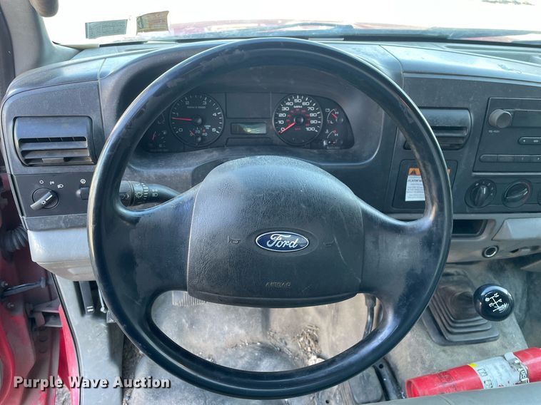 image for item MB9029 2006 Ford F450 Super Duty XL  flatbed truck