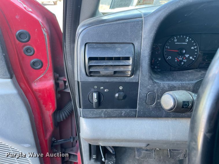 image for item MB9029 2006 Ford F450 Super Duty XL  flatbed truck