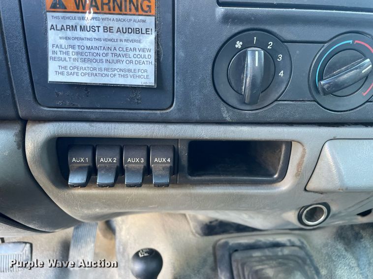 image for item MB9029 2006 Ford F450 Super Duty XL  flatbed truck