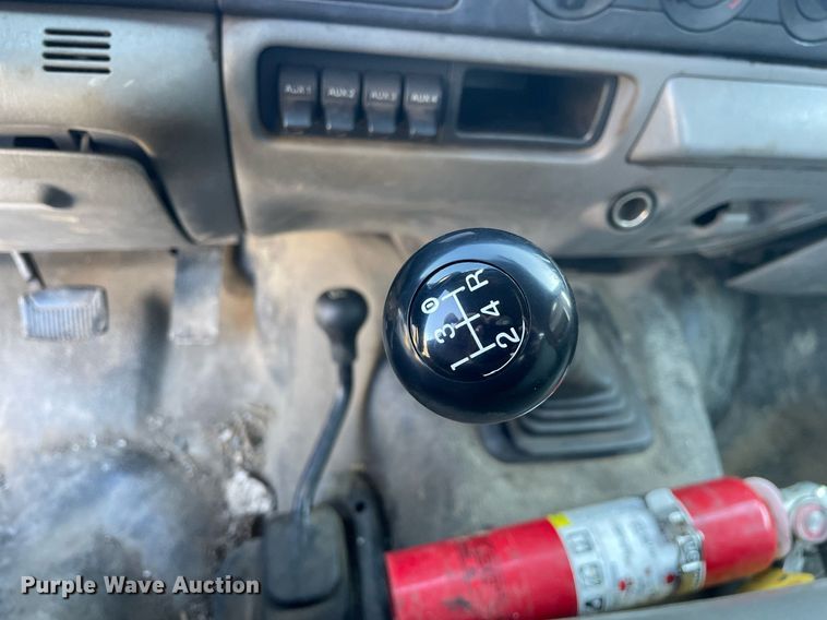 image for item MB9029 2006 Ford F450 Super Duty XL  flatbed truck