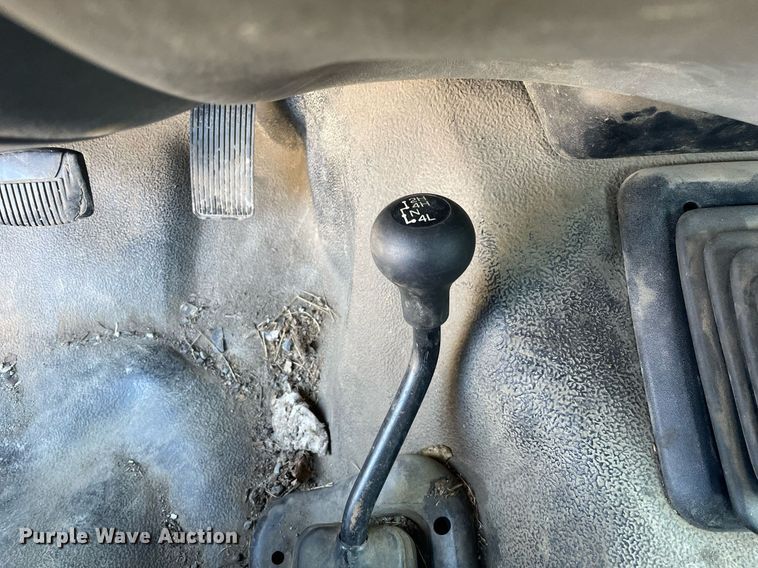 image for item MB9029 2006 Ford F450 Super Duty XL  flatbed truck