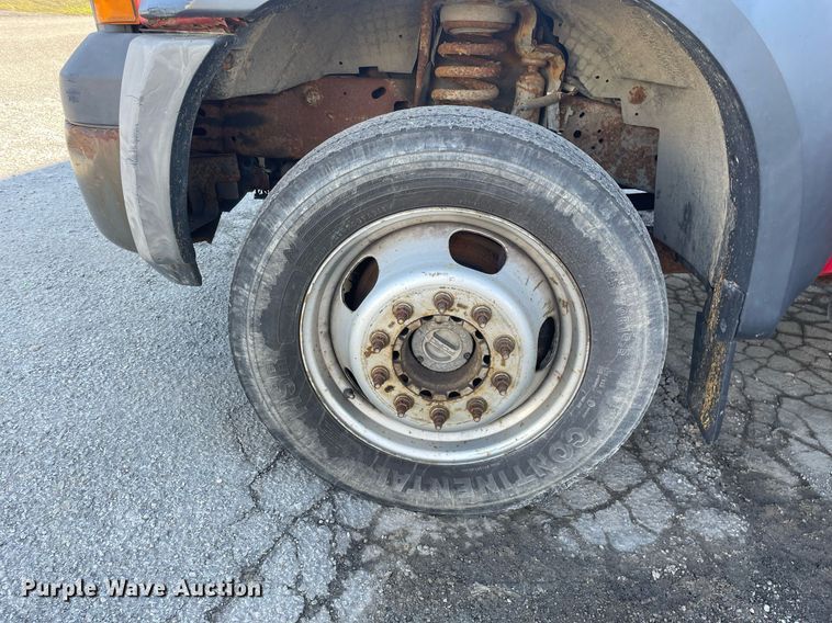 image for item MB9029 2006 Ford F450 Super Duty XL  flatbed truck